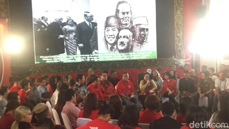 Sambut HUT PDIP, Megawati Ingin Pemuda Makara Pemimpin Bukan Buat Hoax Sambut HUT PDIP, Megawati Ingin Pemuda Makara Pemimpin Bukan Buat Hoax