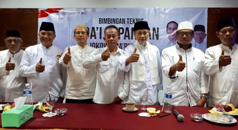 Embay Mulya Syarief Bekali Dai Lapangan Banten Pro-Jokowi