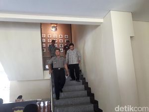 Video: Wasit Ini Buka-bukaan Praktik Kotor Liga 2 Video: Wasit Ini Buka-bukaan Praktik Kotor Liga 2