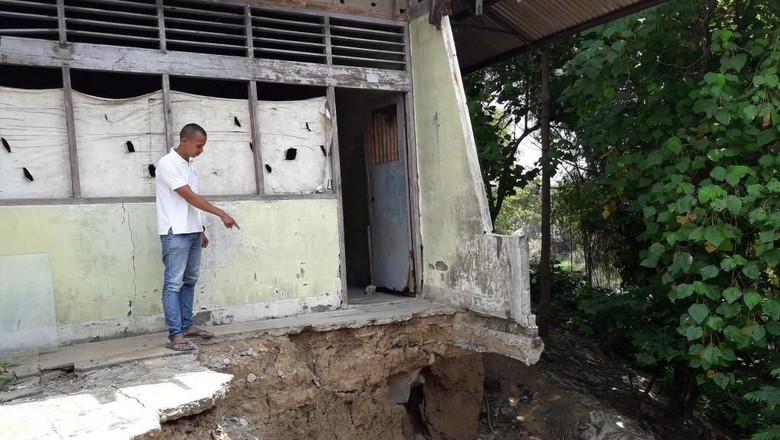 5 Rumah di Pinggir Kali Bekasi Terancam Longsor 5 Rumah di Pinggir Kali Bekasi Terancam Longsor