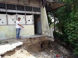 5 Rumah di Pinggir Kali Bekasi Terancam Longsor