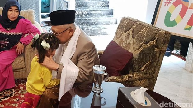 Usai Bertemu Gus Yahya, Ma'ruf Amin Bermain dengan Cucu