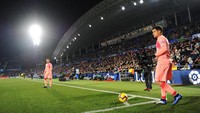 Philippe Coutinho dimasukkan di babak kedua. Performa Coutinho yang masih angin-anginan membuatnya sulit mendapat tempat di tim inti Barcelona musim ini. (Denis Doyle/Getty Images)