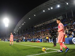 Philippe Coutinho dimasukkan di babak kedua. Performa Coutinho yang masih angin-anginan membuatnya sulit mendapat tempat di tim inti Barcelona musim ini. (Denis Doyle/Getty Images)