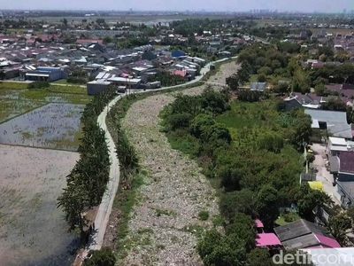 Penampakan Sungai Sampah di Tarumajaya Bekasi dari Langit