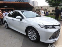 Mobil Camry untuk Para Pengacara dan Dokter
