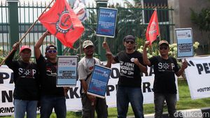 Serikat Pekerja JICT Geruduk DPR