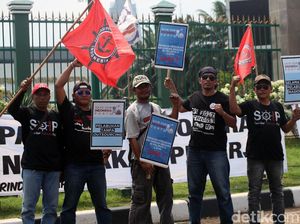 Serikat Pekerja JICT Geruduk DPR