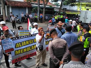 Ormas Gelar Aksi di Asrama Mahasiswa Papua, Apa yang Diprotes? Ormas Gelar Aksi di Asrama Mahasiswa Papua, Apa yang Diprotes?