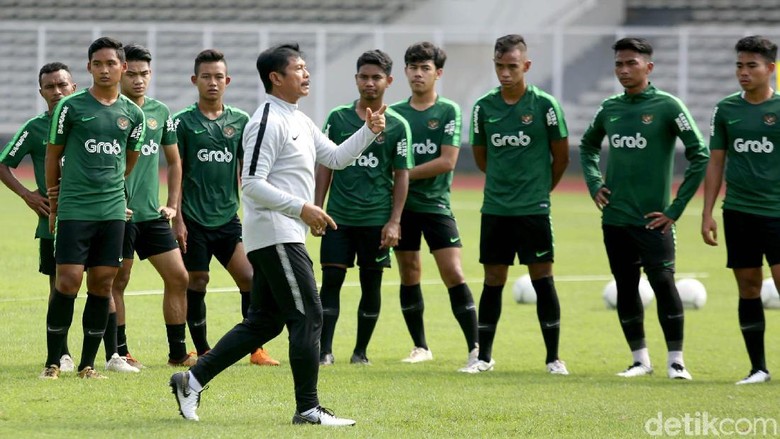 Indra Sjafri Puji Pemain Timnas U-22 Lalu Keluhkan Lapangan Indra Sjafri Puji Pemain Timnas U-22 Lalu Keluhkan Lapangan