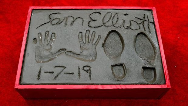 Cap tangan Sam Elliott di Hollywood.