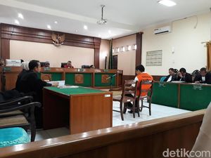 Dijerat Pasal Pembunuhan, Bos Cat Iwan Adranacus Dituntut 5 Tahun Bui Dijerat Pasal Pembunuhan, Bos Cat Iwan Adranacus Dituntut 5 Tahun Bui