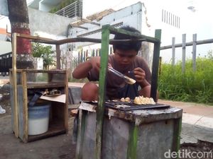 Bocah 15 Tahun Ini Tak Lagi Sekolah Demi Bantu ibu Cari Nafkah