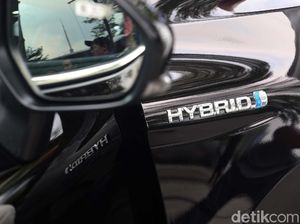 Konsumsi BBM Camry Hybrid Saingi LCGC, Tembus 24 Km/Liter! Konsumsi BBM Camry Hybrid Saingi LCGC, Tembus 24 Km/Liter!