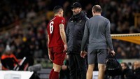 Ki-Jana Hoever menggantikan Dejan Lovren yang mengalami cedera hamstring. Belum diketahui seberapa parah cederanya, tapi absennya Lovren memperparah krisis bek tengah Liverpool. (Darren Staples/Reuters)