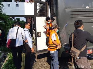 9 Tersangka Suap DPRD Malang Dititipkan ke Kejati, 3 ke Medaeng 9 Tersangka Suap DPRD Malang Dititipkan ke Kejati, 3 ke Medaeng