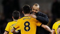 Manajer Wolves, Nuno Espirito Santo, merayakan kemenangan dengan skor 2-1 yang mengantarkan Serigala ke babak keempat. (Darren Staples/Reuters)