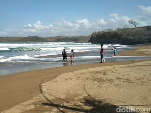 Deretan Pantai di Blitar, Tempat Indah yang Tak Kalah dengan Bali Deretan Pantai di Blitar, Tempat Indah yang Tak Kalah dengan Bali