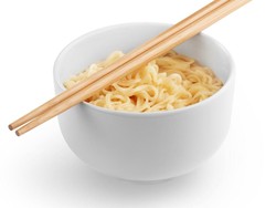 Awas, Doyan Makan Mi Instan Setengah Matang Berisiko Ganggu Pencernaan