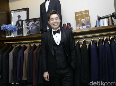 Mau Nikah, Edric Tjandra Senyum Terus