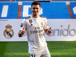 Usai tes medis dan menandatangani kontrak, gelandang 19 tahun ini langsung diperkenalkan ke suporter dan media di Santiago Bernabeu. (Instagram @realmadrid)