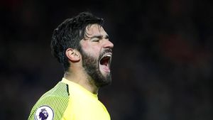 Catatkan 20 Clean Sheet, Alisson Sejajar Kiper-Kiper Elite Premier League