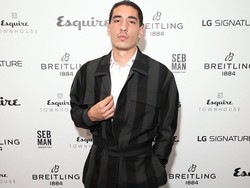 Kebiasaan itu yang membentuknya menjadi sosok yang memerhatikan cara berbusana. Bellerin ingin menunjukkan dirinya dengan cara berpakaiannya. (Foto: Instagram @hectorbellerin)