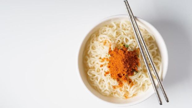 6 Bahan dalam Mi Instan yang Baiknya Dihindari Ibu Hamil