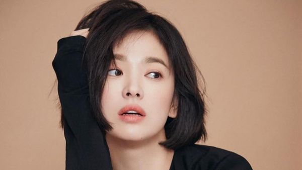 Foto: Saat Song Hye Kyo Pose Mangap Tapi Seksi, Gayanya Bikin Terpana