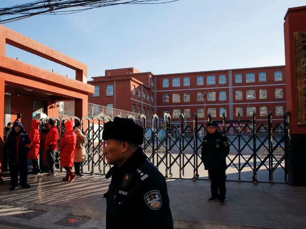 20 Murid SD di Beijing Luka-luka Usai Diserang Pria Berpisau 20 Murid SD di Beijing Luka-luka Usai Diserang Pria Berpisau