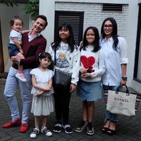 Ussy Sulistiawaty - Andhika Pratama