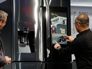 Kulkas Pintar Samsung Juga Bisa Dekatkan Anggota Keluarga Kulkas Pintar Samsung Juga Bisa Dekatkan Anggota Keluarga