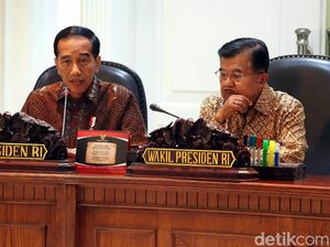 Jokowi Kumpulkan Menteri dan Bos BUMN Bahas RUU Migas Jokowi Kumpulkan Menteri dan Bos BUMN Bahas RUU Migas