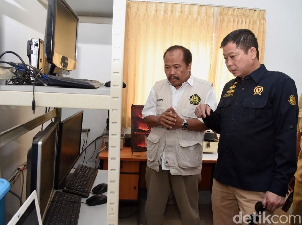 Ke Bromo, Menteri Jonan Minta Pos Pengamatan Dipindah Ke Bromo, Menteri Jonan Minta Pos Pengamatan Dipindah