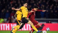 Termasuk juga debutan berusia 16 tahun Ki-Jana Hoever yang dimainkan di awal laga sebagai pengganti. Ini adalah debut profesional Ki-Jana. (Michael Regan/Getty Images)