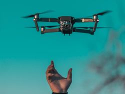 Dua Bandara Inggris Pasang Teknologi Anti-Drone Tingkat Militer