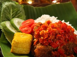 Ayam Geprek Paling Banyak Dipesan via Ojol di Malam Tahun Baru