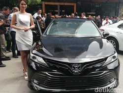 Sedan Camry yang Tidak Lagi Kalem