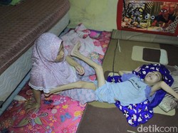 Nelangsa Pemuda Soreang Bandung Terbaring Tak Berdaya