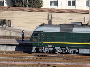 Kereta Api Melaju Cepat Membawa Kim Jong-un Menuju China Kereta Api Melaju Cepat Membawa Kim Jong-un Menuju China