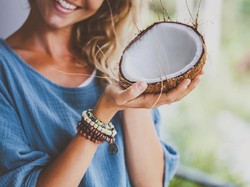 Cocok Buat Buka Puasa, Ini Sederet Manfaat Kesehatan Daging Kelapa