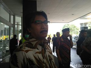 Adhyaksa: Ustaz Arifin Ilham Batuk-batuk Tak Bisa Berhenti Adhyaksa: Ustaz Arifin Ilham Batuk-batuk Tak Bisa Berhenti