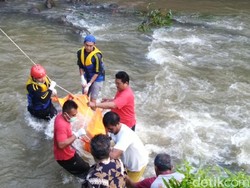 Geger, Mayat Perempuan Nyangkut di Batu Sungai Cileueur Ciamis