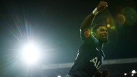 Pemain Pantai Gading Serge Aurier menempati posisi bek kanan. Bersama Tottenham Hotspur, Aurier mampu finis ketiga klasemen Premier League. Foto: Clive Brunskill/Getty Images