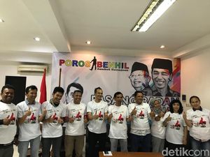 Relawan Jokowi Poros Benhil Ajak Moeldoko hingga Artis Bersih-bersih