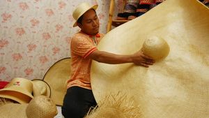 Wow! Topi Bambu Tangerang Tembus Pasar Eropa