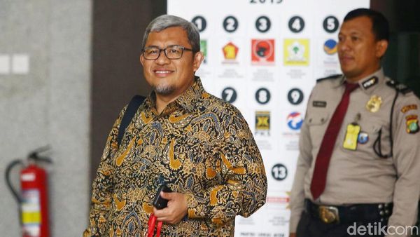 Ekspresi Aher Saat Akhirnya Penuhi Panggilan KPK