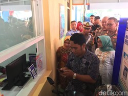 Ada SIM Drive Thru di Jombang, Perpanjangan Hanya Butuh 7 Menit
