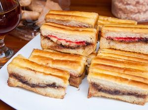 20 Roti Bakar Empuk Enak Ada di Sini