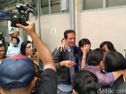 Tangis Keluarga dan Kerabat Sambut Jenazah Noven di Bandung